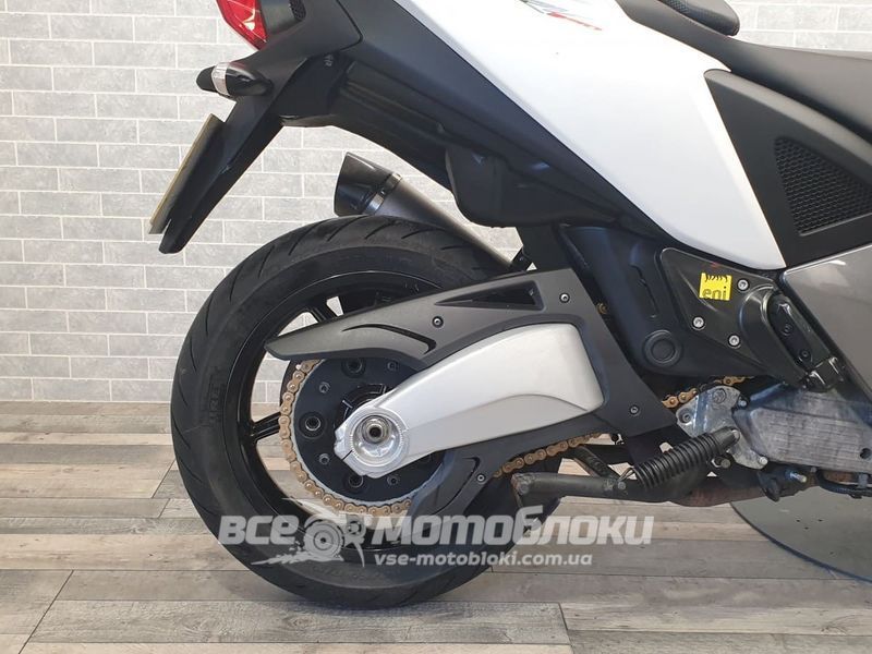 Скутер Aprilia SRV 850 SKU-087 фото