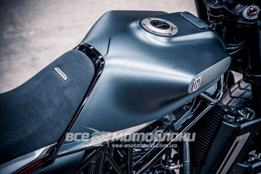 Мотоцикл HUSQVARNA SVARTPILEN 701 (2020 г.) MOT-263 фото