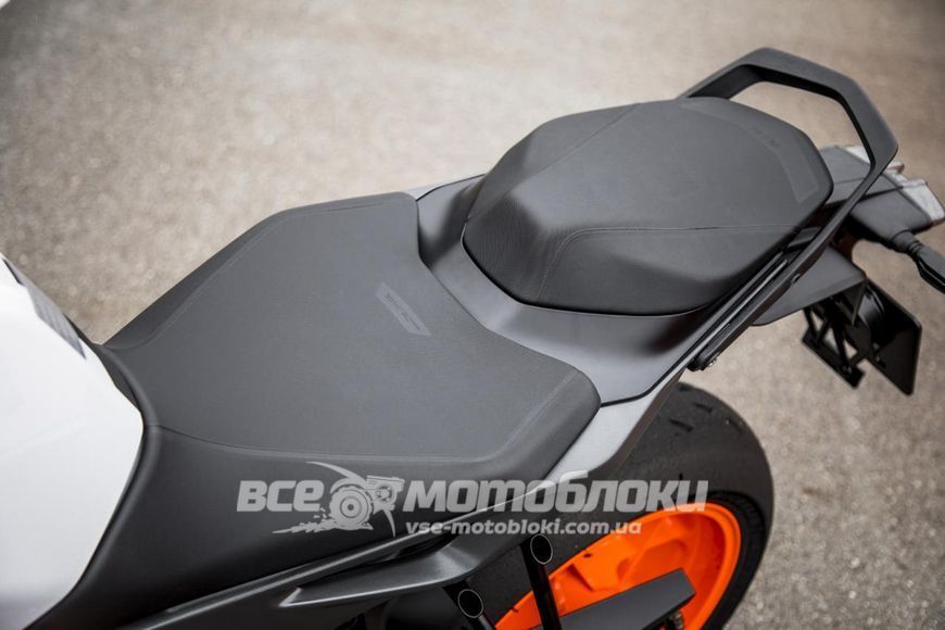 Мотоцикл KTM 890 DUKE R MOT-125 фото