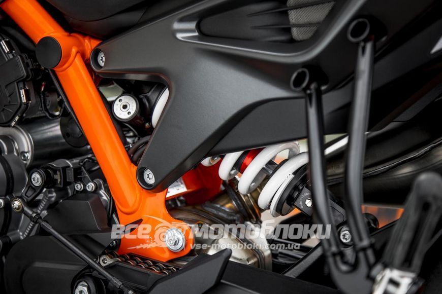 Мотоцикл KTM 890 DUKE R MOT-125 фото