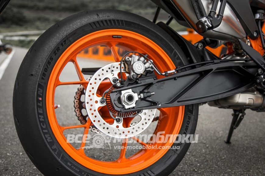Мотоцикл KTM 890 DUKE R MOT-125 фото