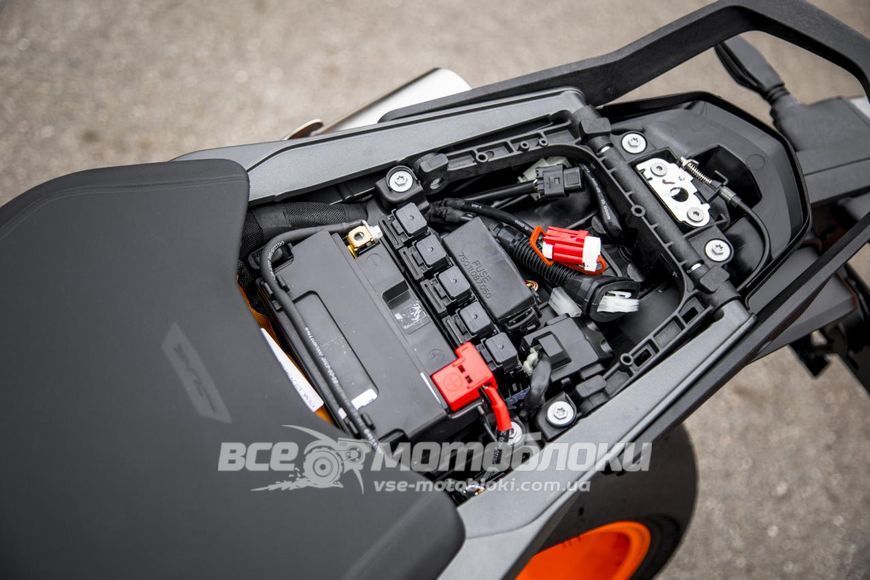 Мотоцикл KTM 890 DUKE R MOT-125 фото