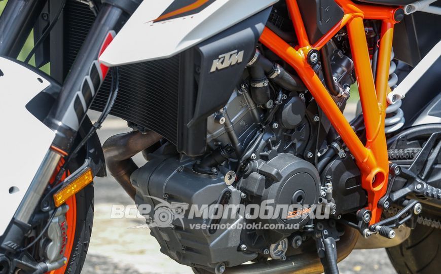 Мотоцикл KTM 1290 SUPER DUKE R MOT-128 фото