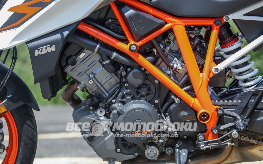 Мотоцикл KTM 1290 SUPER DUKE R MOT-128 фото