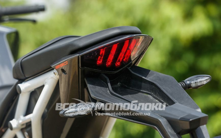 Мотоцикл KTM 1290 SUPER DUKE R MOT-128 фото
