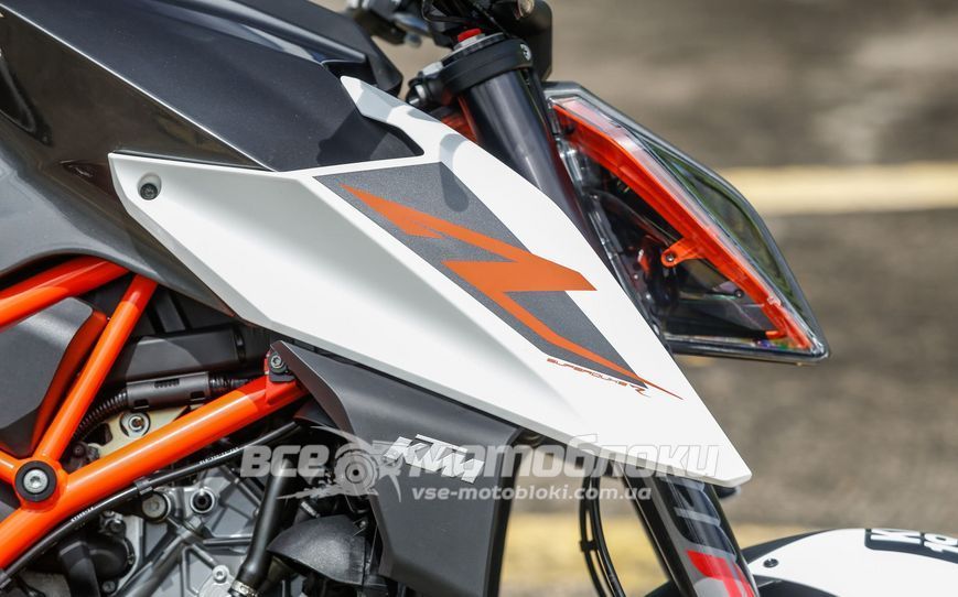 Мотоцикл KTM 1290 SUPER DUKE R MOT-128 фото