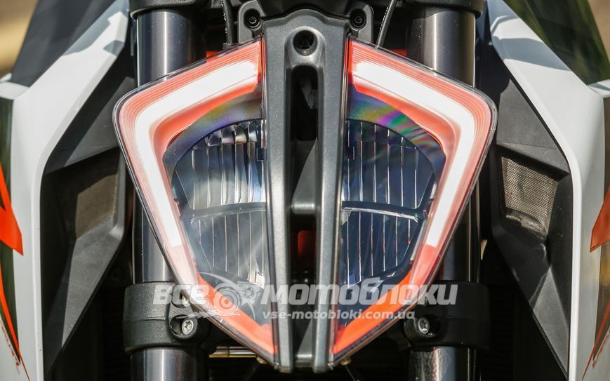 Мотоцикл KTM 1290 SUPER DUKE R MOT-128 фото