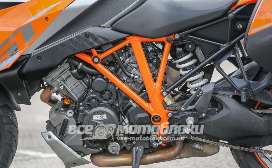 Мотоцикл KTM 1290 SUPER DUKE GT MOT-129 фото