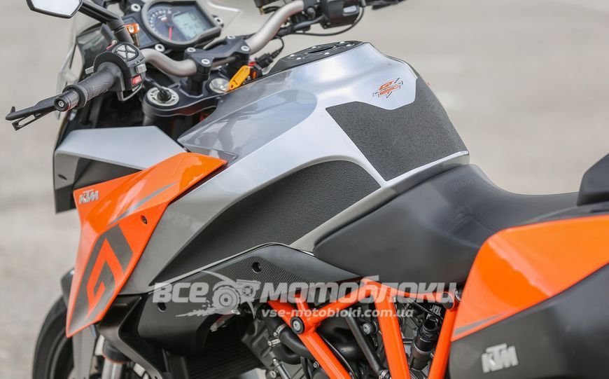 Мотоцикл KTM 1290 SUPER DUKE GT MOT-129 фото