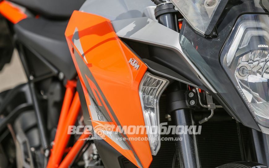 Мотоцикл KTM 1290 SUPER DUKE GT MOT-129 фото