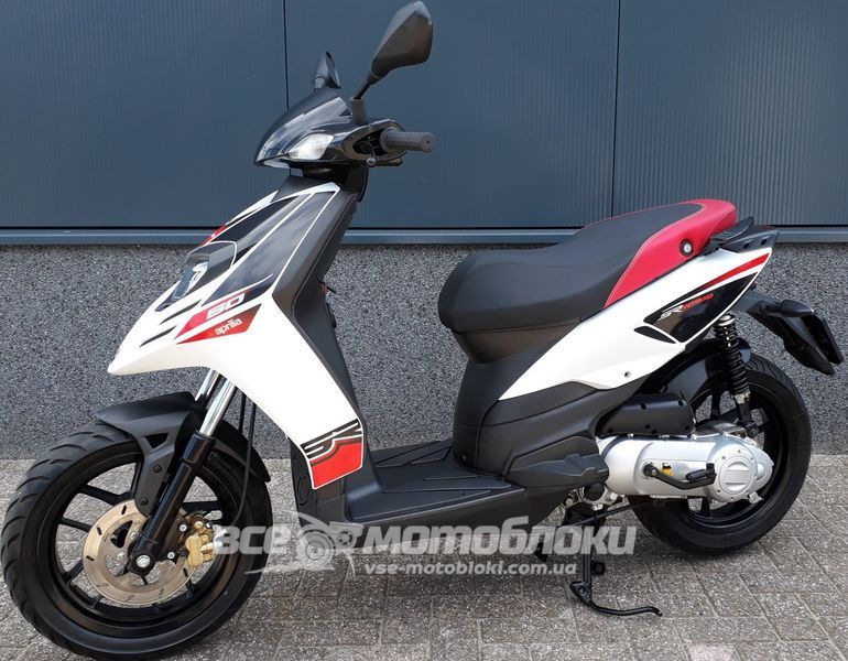 Скутер Aprilia SR Motard 50 SKU-081 фото