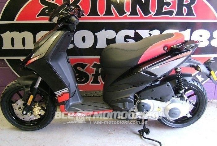 Скутер Aprilia SR Motard 125 SKU-082 фото