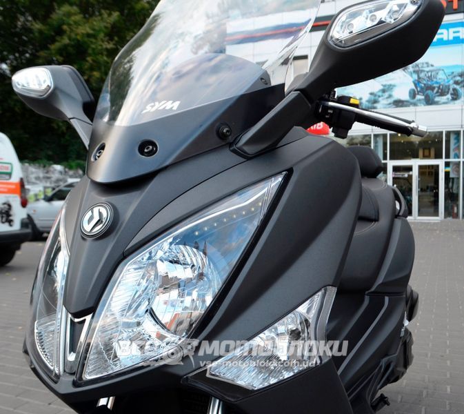 Скутер SYM GTS 300 SKU-042 фото