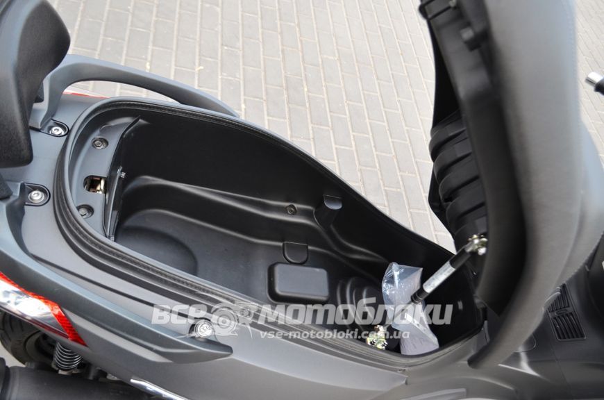 Скутер SYM GTS 300 SKU-042 фото